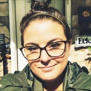 Meet your Posher, Alicia